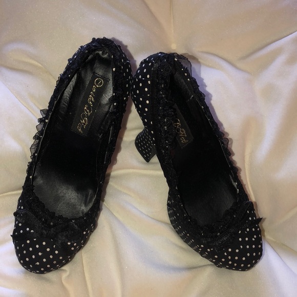 Cleaning up the closet - Picture 1 of 4